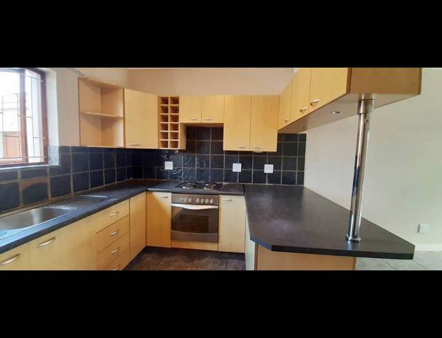2 BEDROOM TOWNHOUSE RENTED IN CHARLO